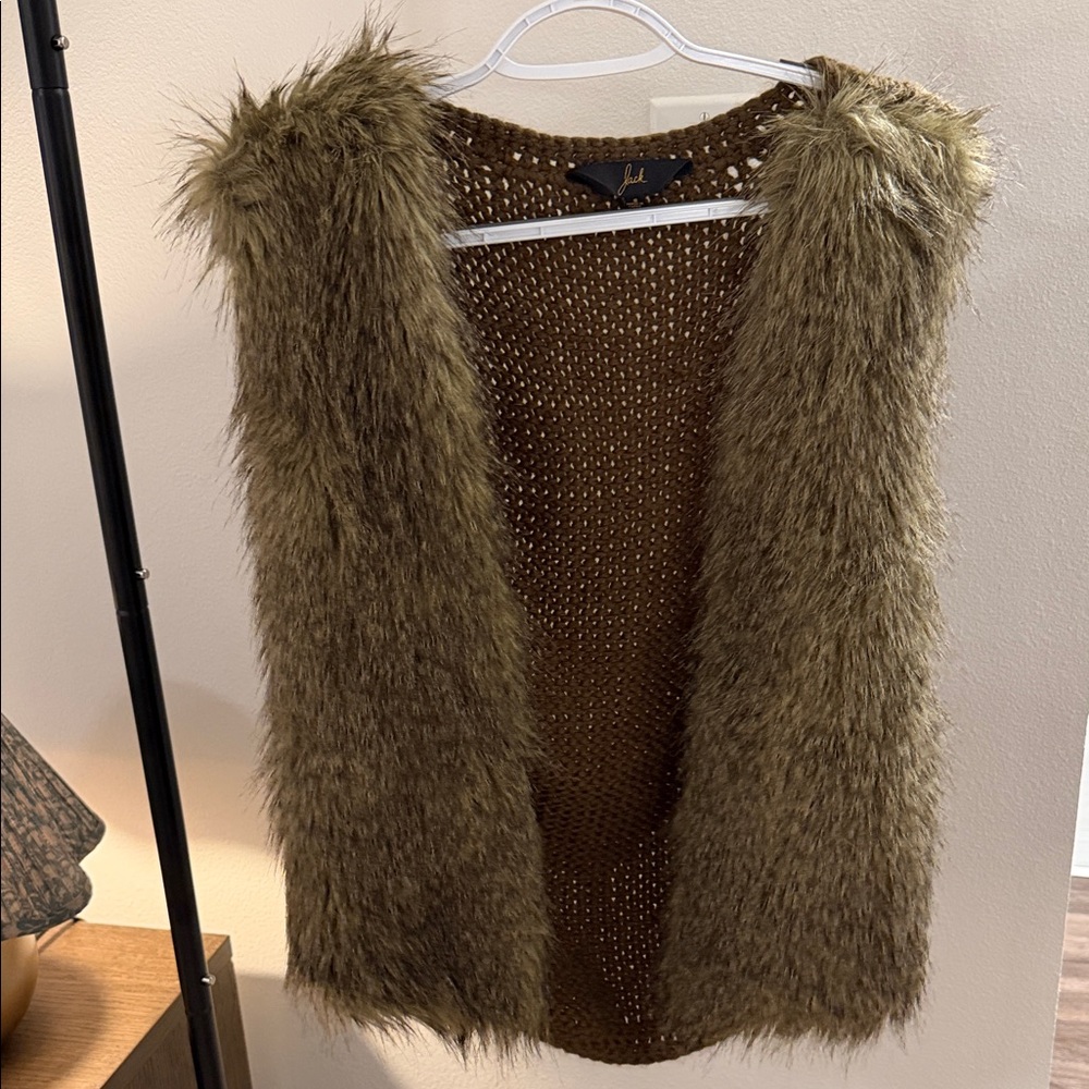 Chic Faux Fur Trimmed Vest